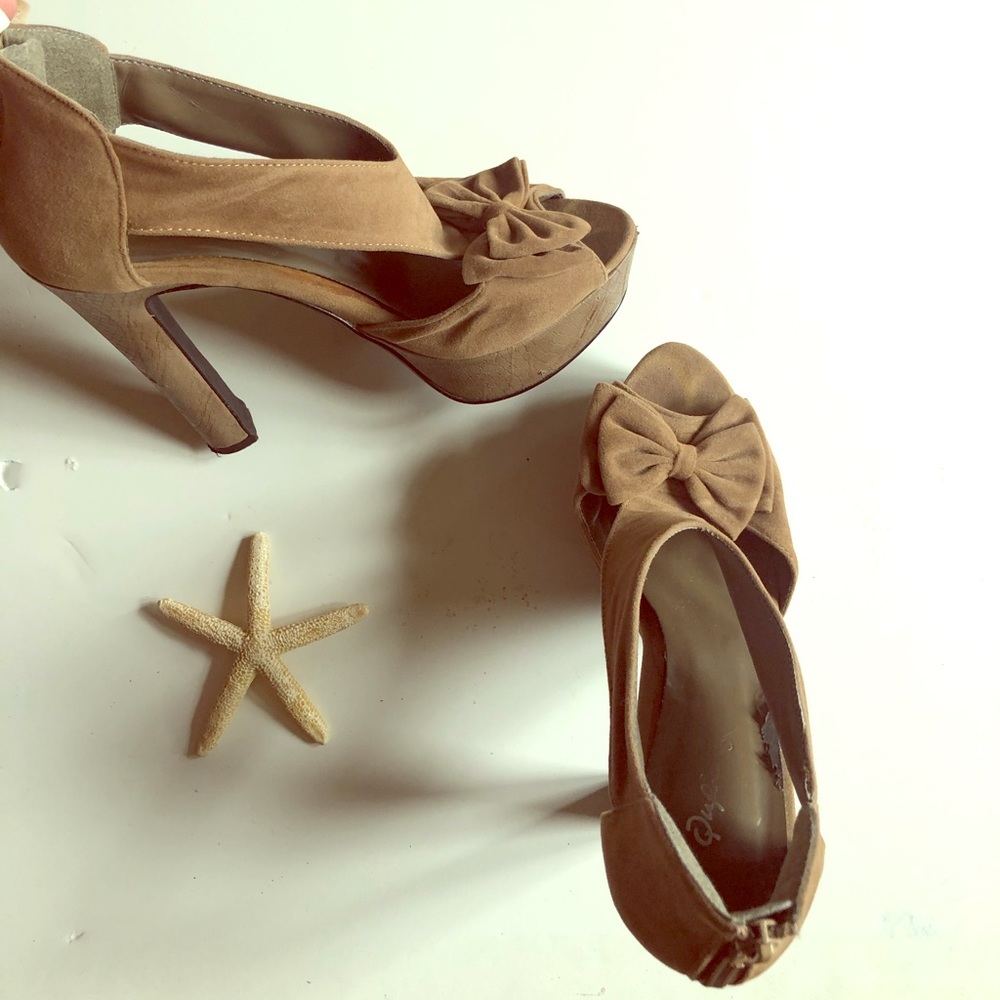 Bow Tie Platform Heels ‼️All SHOES 2 for 35‼️
